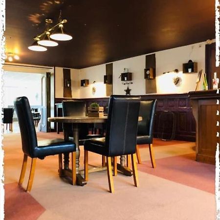 Hotel Le Bretagne Et Restaurant Le Papillon Gorron Zewnętrze zdjęcie