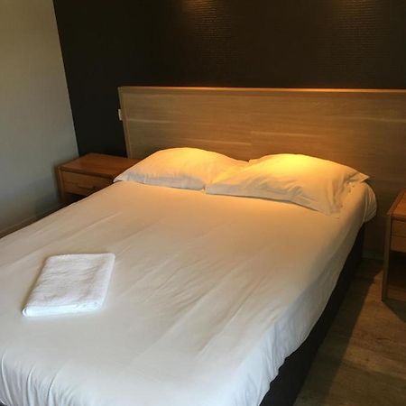 Hotel Le Bretagne Et Restaurant Le Papillon Gorron Zewnętrze zdjęcie